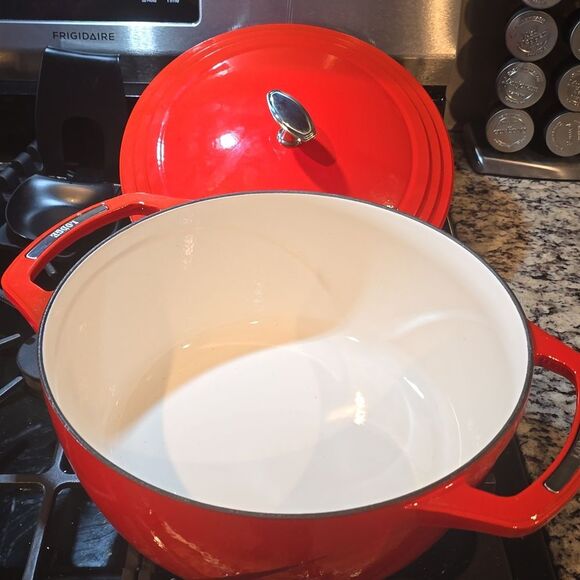 Lodge USA Cast Iron Enameled Round Dutch Oven- 7.5QT - Picture 9 of 10